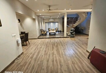 Bedroom in 5 BHK Villa at Sainik Farm – for Rent