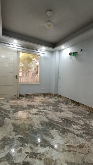 Room in 3 BHK Builder Floor at Saket – for Rent