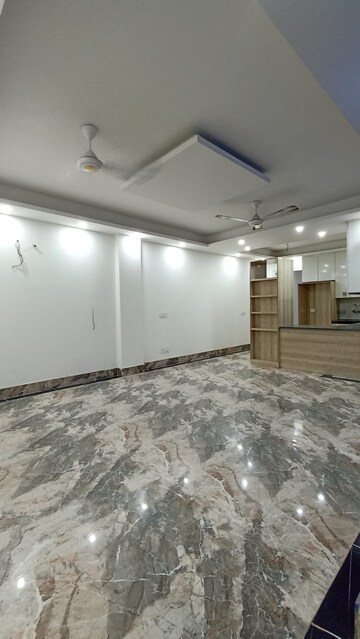 Room in 3 BHK Builder Floor at Saket – for Rent