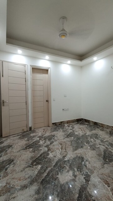 Room in 3 BHK Builder Floor at Saket – for Rent