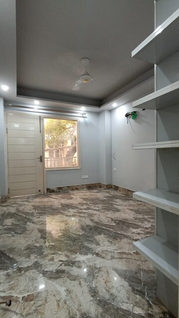 Room in 3 BHK Builder Floor at Saket – for Rent