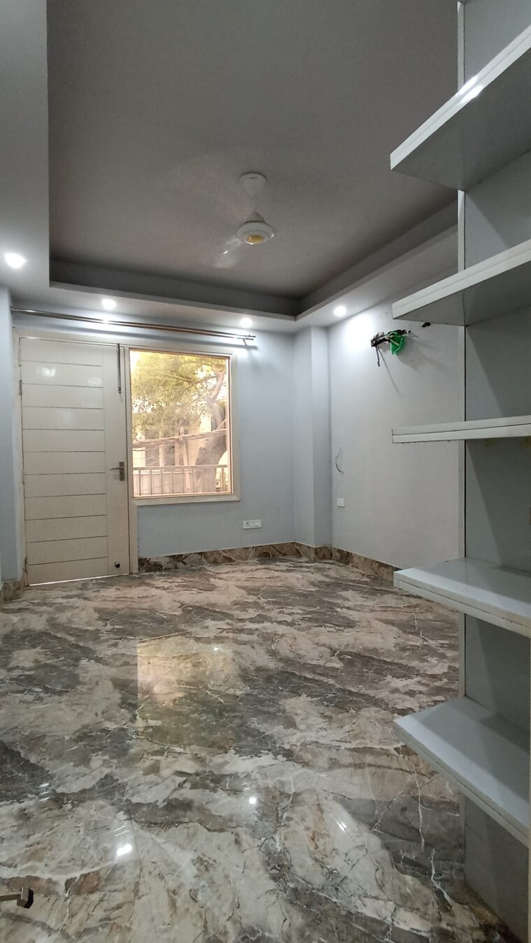 Room, saket 3 Bedroom 1800 Sq.Ft. Builder Floor In Saket Delhi 9255821