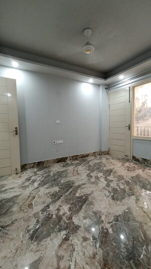 Room in 3 BHK Builder Floor at Saket – for Rent