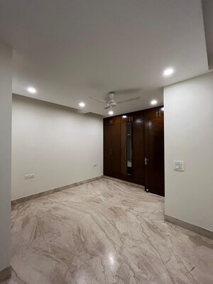 Room in 3 BHK Builder Floor at Saket – for Rent