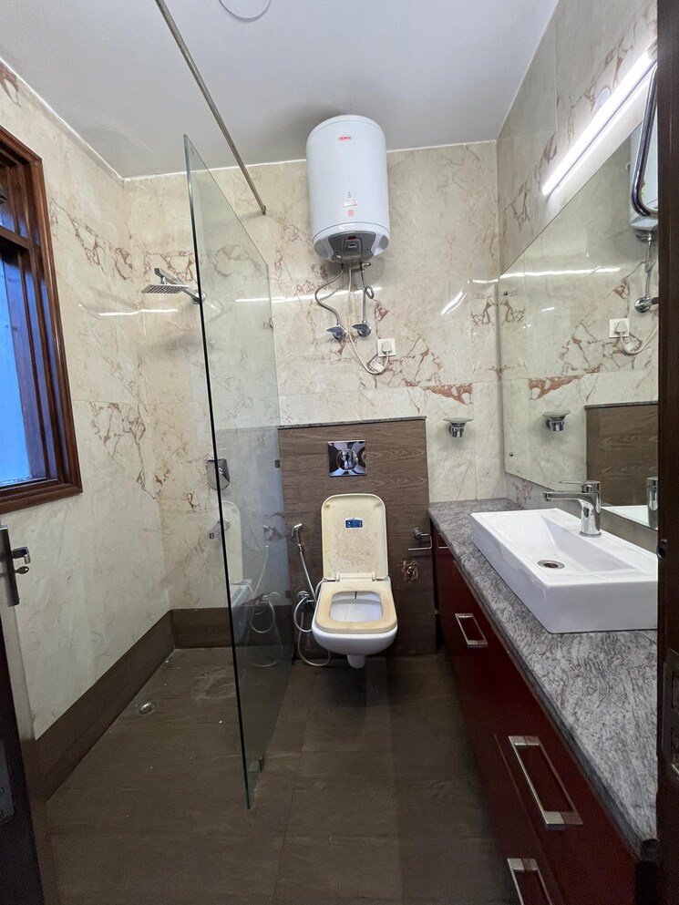 Bathroom, saket 3 Bedroom 2250 Sq.Ft. Builder Floor In Saket Delhi 9255853