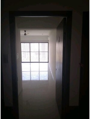 Room in 3 BHK Apartment at Runwal Garden City, Balkum Pada – for Rent