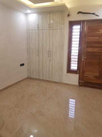 Room in 4 BHK Builder Floor at Sector 85 – for Sale