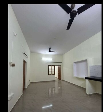 Room in 2 BHK Independent House at Gomti Nagar – for Rent