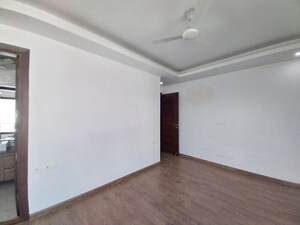 Room in 4 BHK Builder Floor at Saket – for Rent