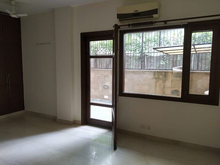 Room, anand lok 4 Bedroom 2400 Sq.Ft. Builder Floor In Anand Lok Delhi 9255972