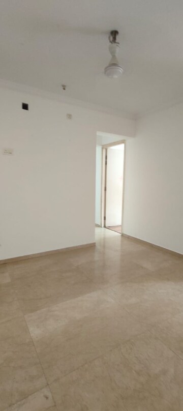 Room in 3 BHK Apartment at Hiranandani Meadows, Manpada – for Rent