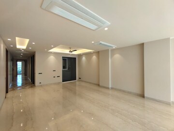 Room in 4 BHK Builder Floor at Navjeevan Vihar – for Sale