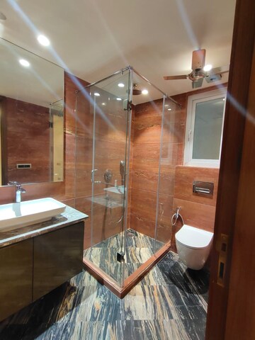 Furnished Amenities in 4 BHK Builder Floor at Navjeevan Vihar – for Sale