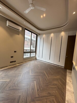 Room in 4 BHK Builder Floor at Saket – for Rent