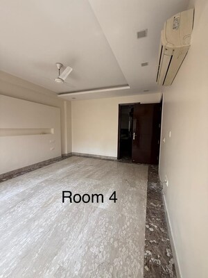 Room in 4 BHK Builder Floor at Saket – for Rent