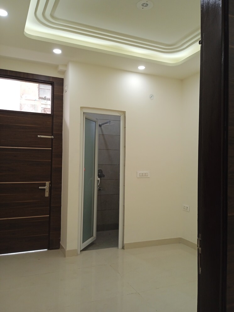 Room, igi airport area 3 Bedroom 1000 Sq.Ft. Apartment In Igi Airport Area Delhi 9256052