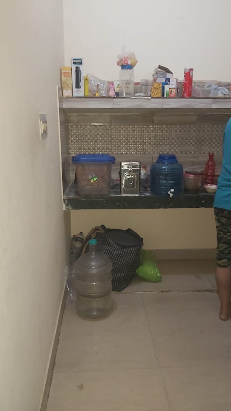  Parking, mayur vihar 1.5 Bedroom 450 Sq.Ft. Builder Floor In Mayur Vihar Delhi 9256063