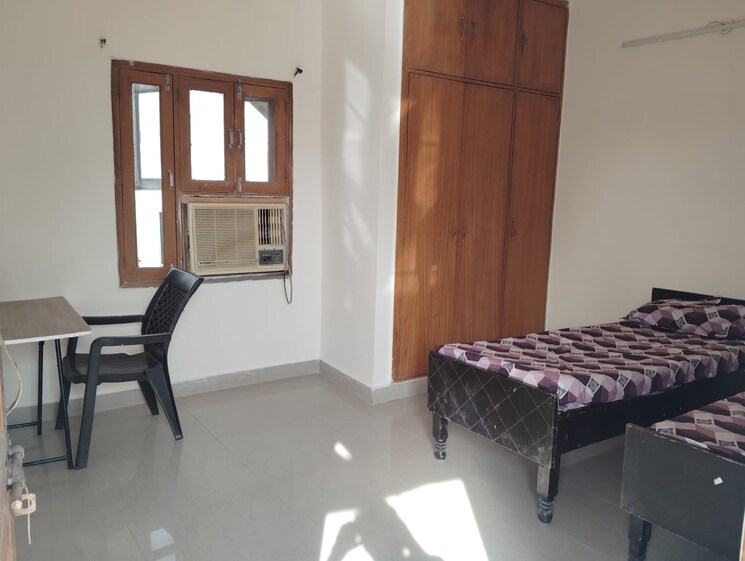 Room, sector 31 Pg For Boys In Sector 31 9256078