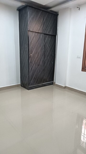 Room in 4 BHK Builder Floor at Kakrola – for Rent
