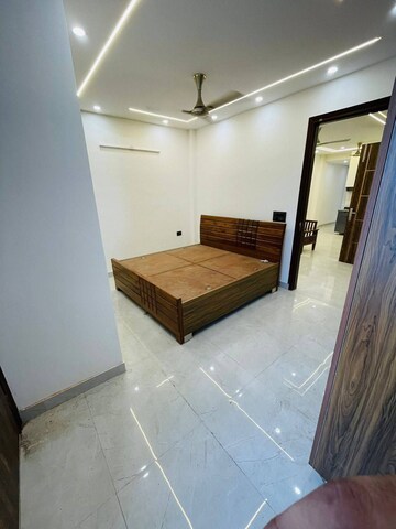 Room in 3 BHK Builder Floor at Saket – for Rent