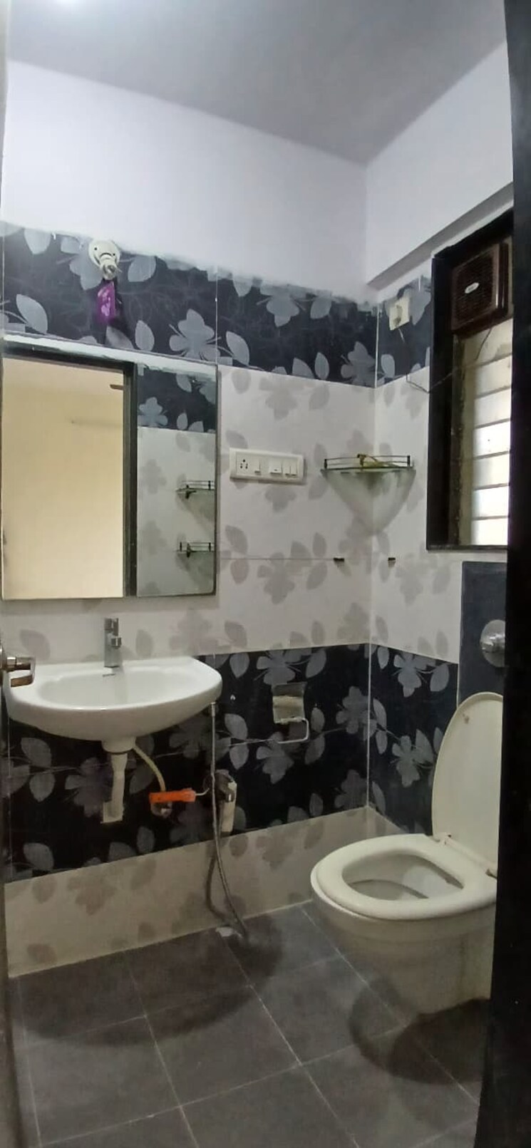 Bathroom, sunil-nivas-society 2 Bedroom 750 Sq.Ft. Apartment In Andheri West Mumbai 9256109