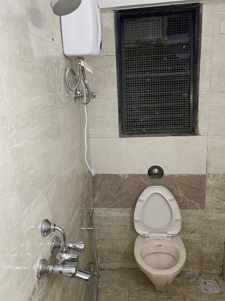 Bathroom, andheri west 3 Bedroom 1100 Sq.Ft. Apartment In Andheri West Mumbai 9256119