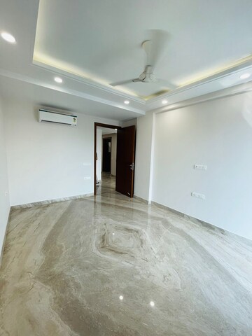Room in 4 BHK Builder Floor at Saket – for Rent