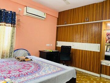 Bedroom in 2 BHK Builder Floor at Kondapur – for Rent
