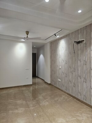 Furnished Amenities in 3 BHK Builder Floor at Vivek Vihar Phase 1 – for Sale