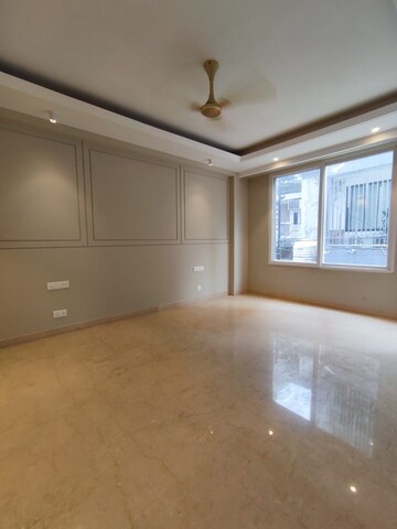 Room in 3 BHK Builder Floor at Greater Kailash – for Rent