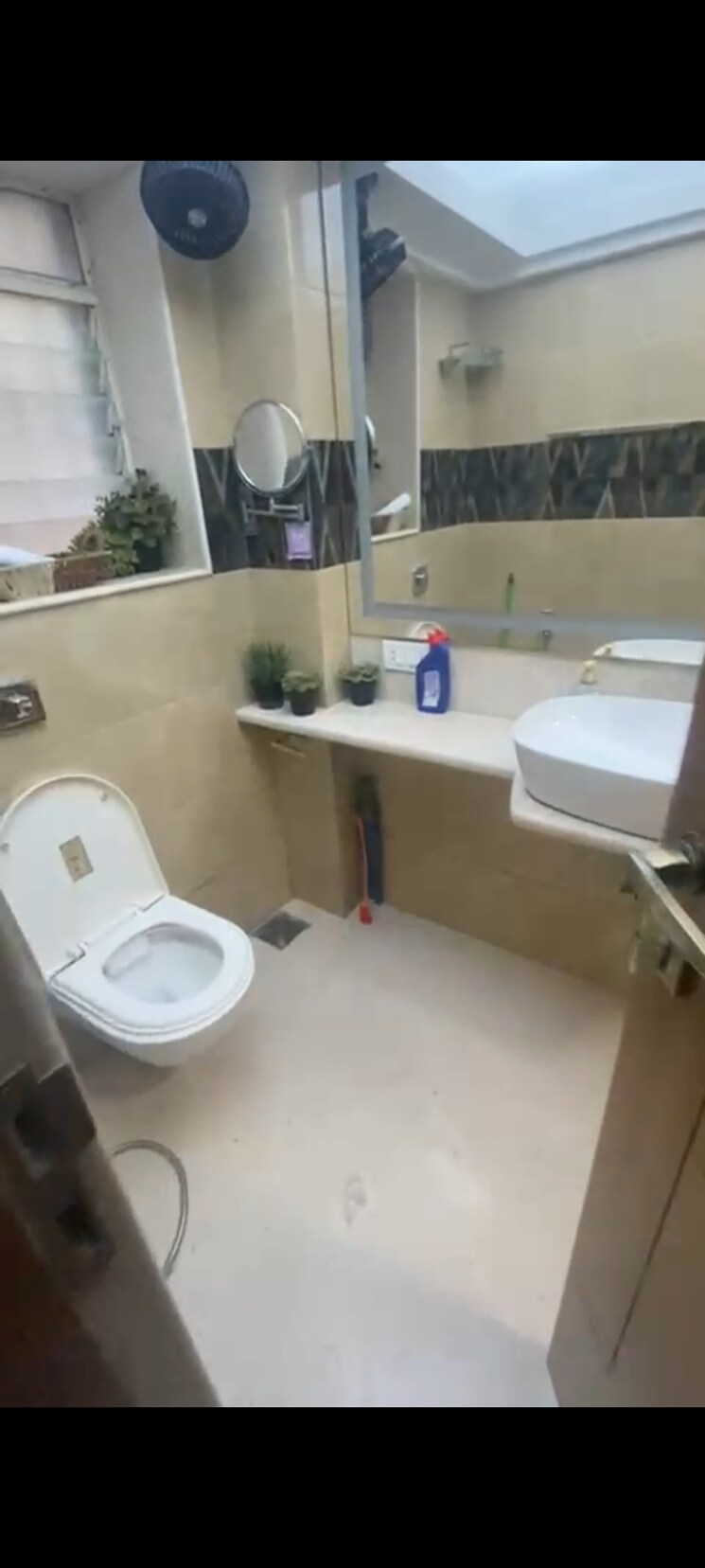 Bathroom, sea-pebbles-apartment 2 Bedroom 750 Sq.Ft. Apartment In Bandra West Mumbai 9256151