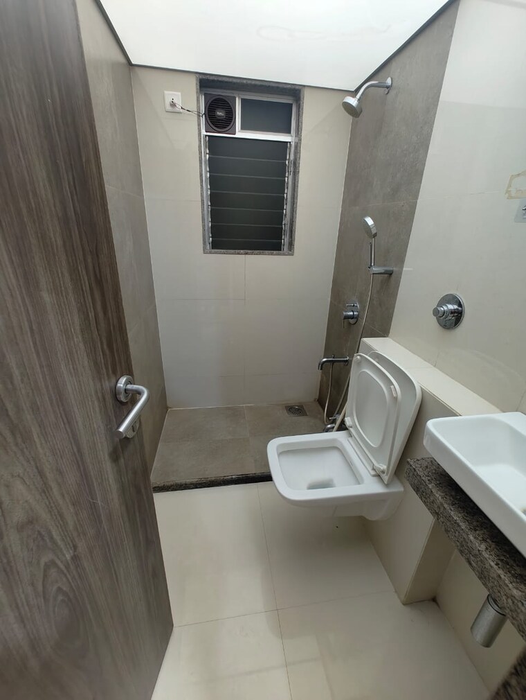 Bathroom, harasiddh-viraaj 2 Bedroom 625 Sq.Ft. Apartment In Malad East Mumbai 9256196