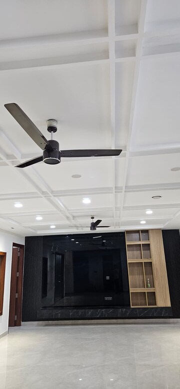 Furnished Amenities in 5 BHK Builder Floor at TDI The Retreat, Sector 89 – for Sale