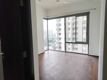 Room in 2 BHK Apartment at Piramal Mahalaxmi, Mahalaxmi – for Rent