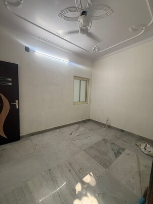 Room in 2 BHK Apartment at Paschim Vihar – for Rent