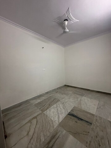 Room in 2 BHK Apartment at Paschim Vihar – for Rent