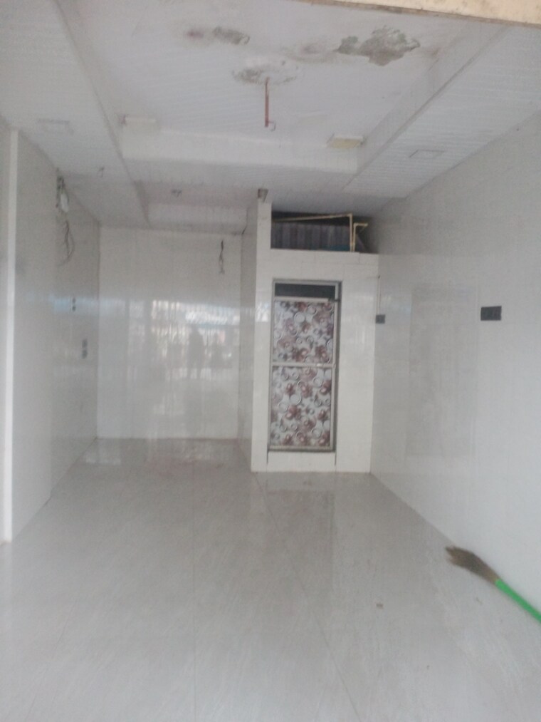 Room, rashmi-drashant Commercial Shop 250 Sq.Ft. In Mira Road Thane 9256231