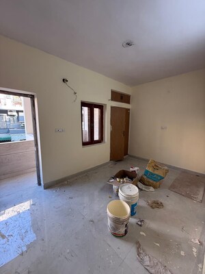Room in 2 BHK Apartment at Paschim Vihar – for Sale