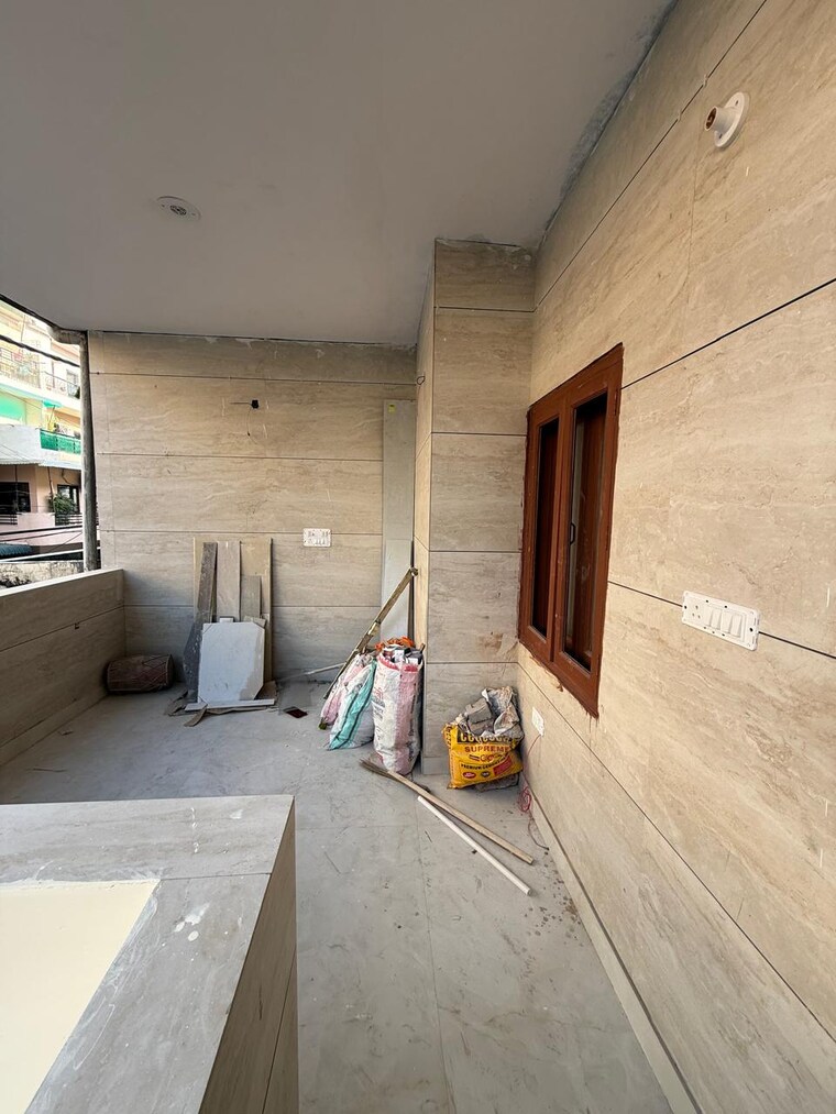 Other, paschim vihar 2 Bedroom 100 Sq.Yd. Apartment In Paschim Vihar Delhi 9256252