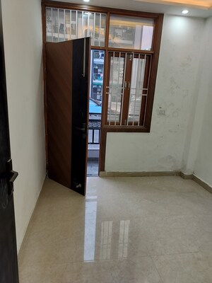 Room in 3 BHK Apartment at Sector 10 Dwarka – for Rent