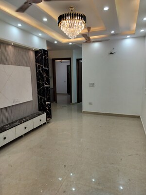 Room in 3 BHK Apartment at Sector 10 Dwarka – for Rent