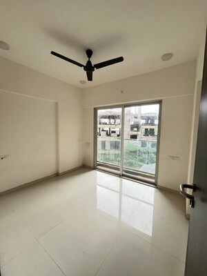 Room in 2 BHK Apartment at Sheth Zuri, Laxmi Nagar – for Rent