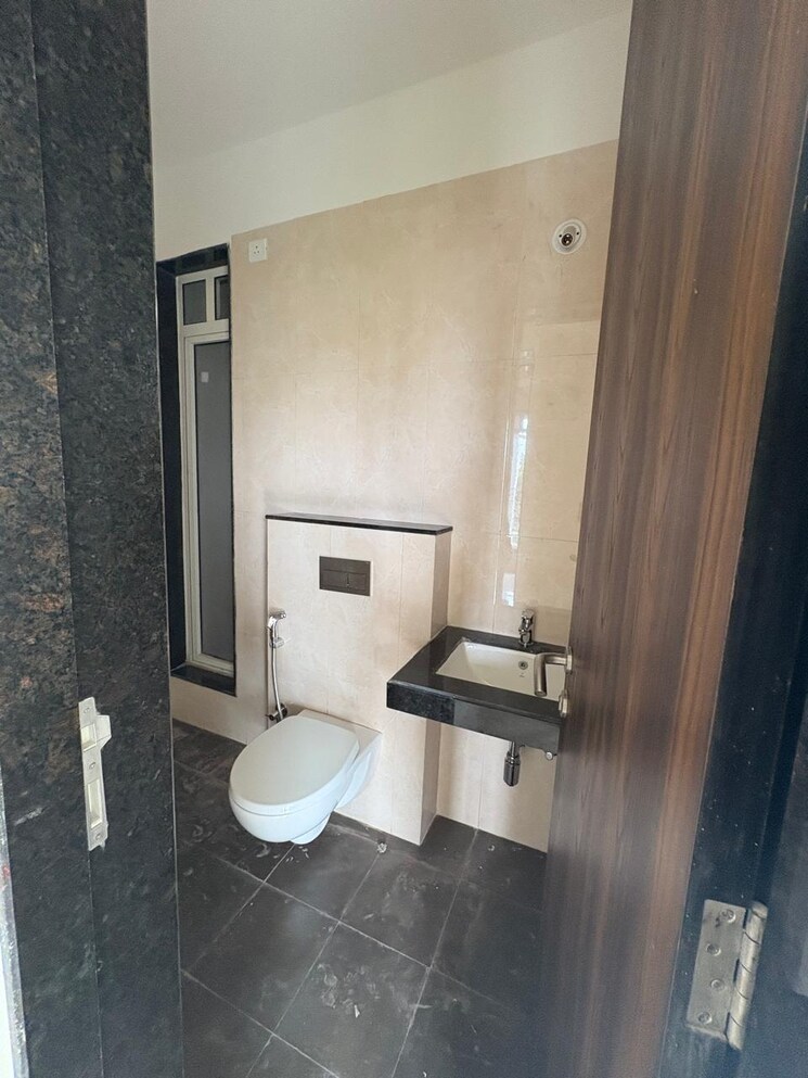 Bathroom, sheth-zuri 2 Bedroom 517 Sq.Ft. Apartment In Laxmi Nagar Thane 9256261