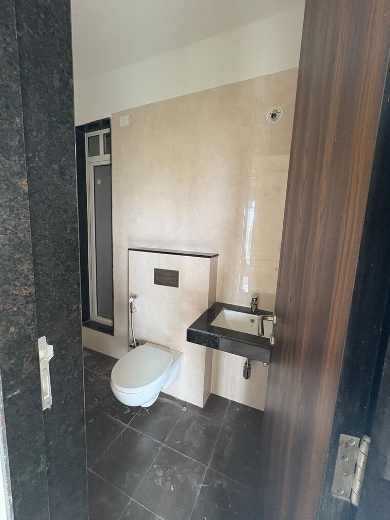Bathroom, sheth-zuri 2 Bedroom 517 Sq.Ft. Apartment In Laxmi Nagar Thane 9256261