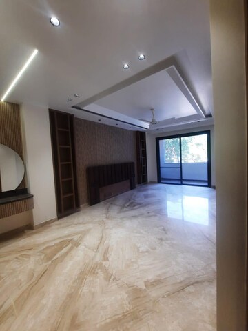 Room in 4 BHK Builder Floor at Mayfield Garden – for Sale