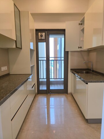 Room in 2 BHK Apartment at Piramal Mahalaxmi, Mahalaxmi – for Rent