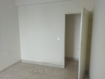 Room in 3 BHK Apartment at Signature Global Golf Greens, Sector 79 – for Rent