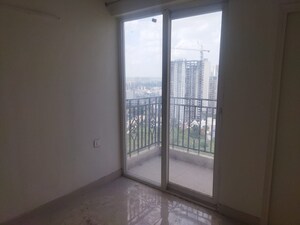 Room in 3 BHK Apartment at Signature Global Golf Greens, Sector 79 – for Rent