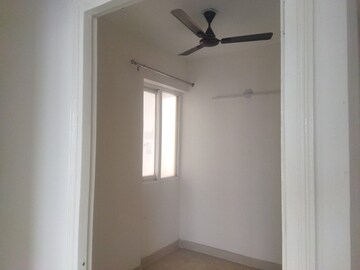 Room in 3 BHK Apartment at Signature Global Golf Greens, Sector 79 – for Rent