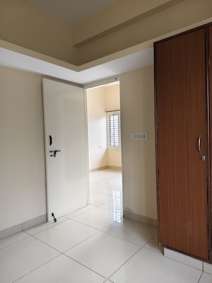 Room in 1 BHK Builder Floor at Halasuru – for Rent